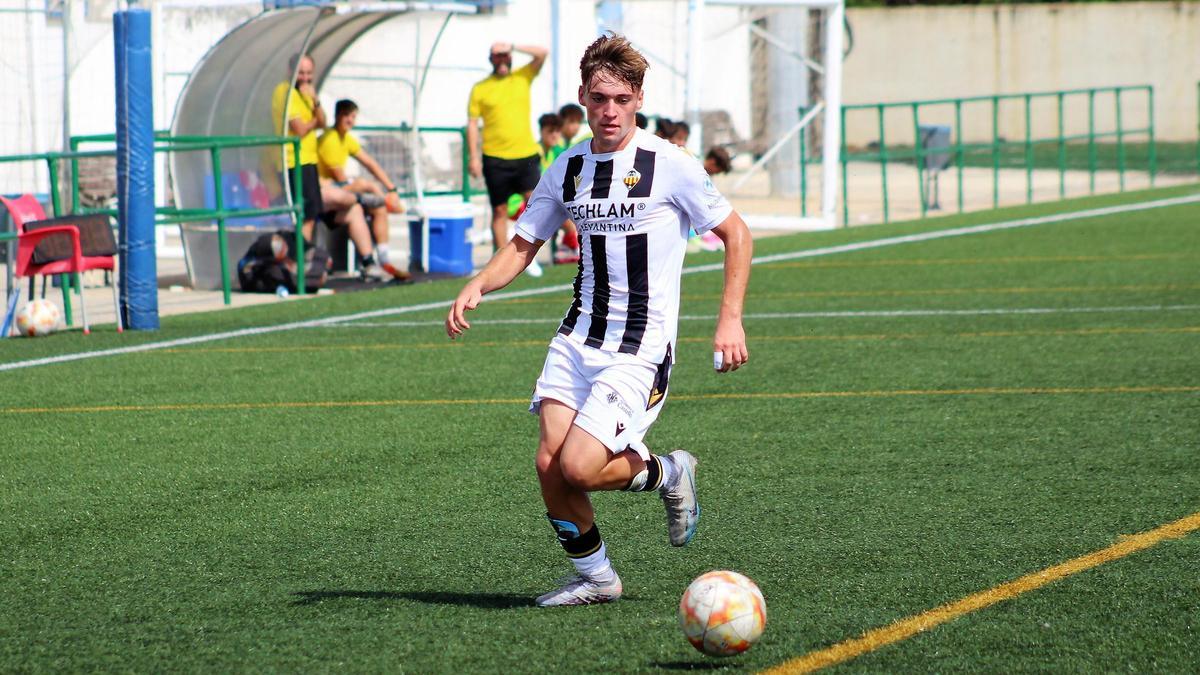 El habilidoso lateral albinegro Carlos Tendero le puso la firma al segundo gol de los albinegros.