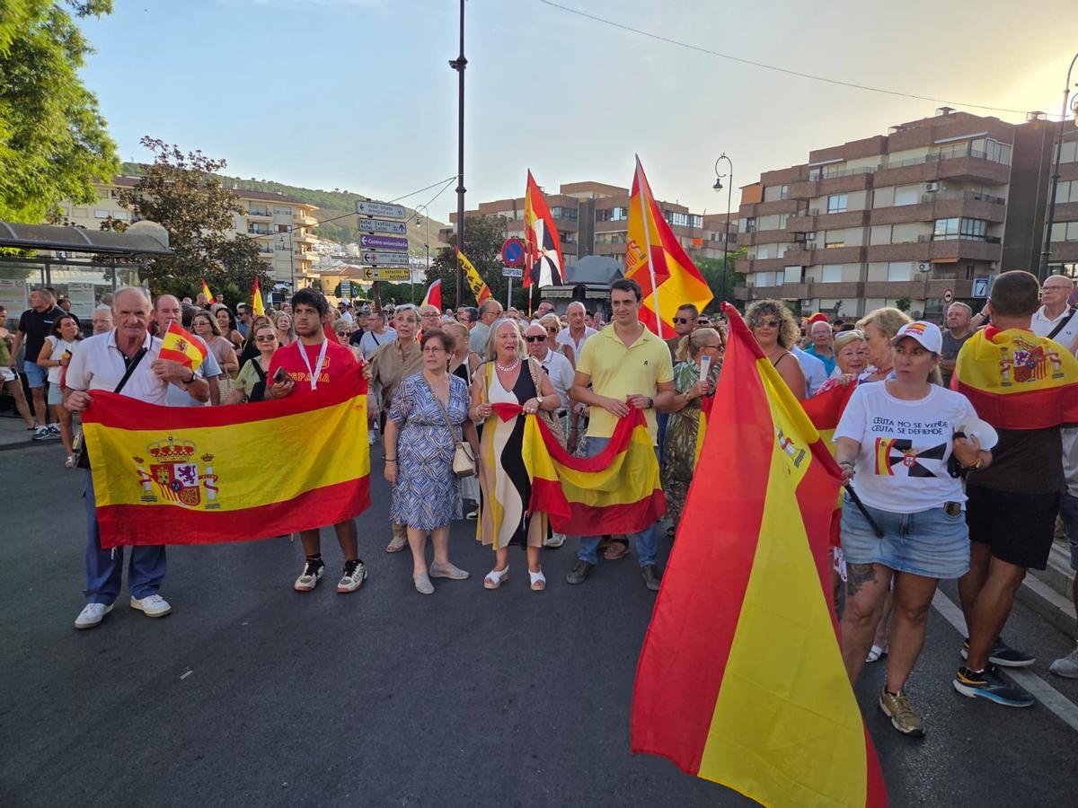 Banderas de España y un fuerte apoyo a Ceuta en Antequera.