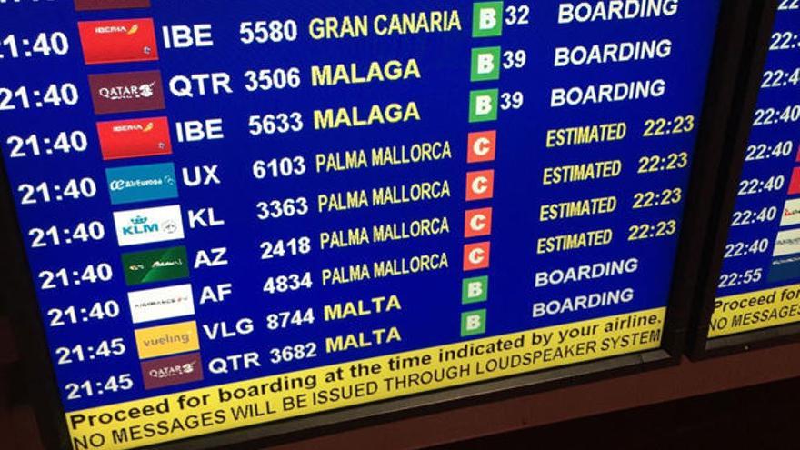 Espacian las llegadas de aviones a Palma por la tormenta