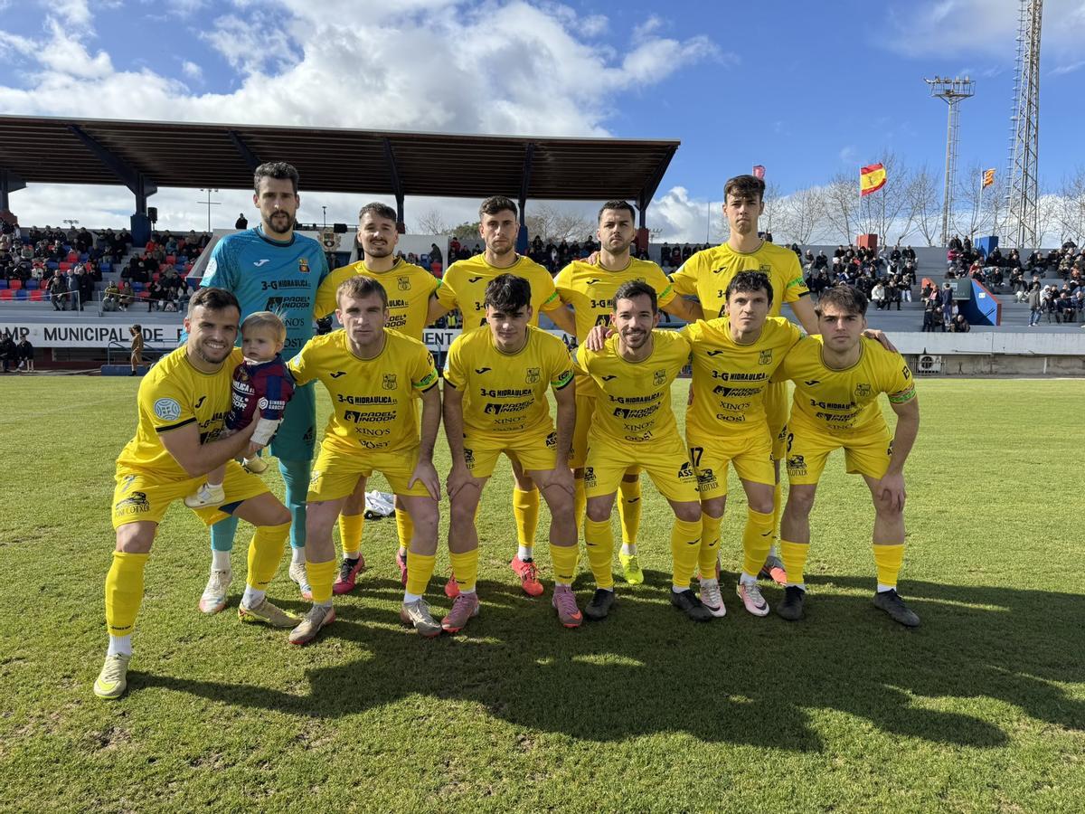 El Poblense vistió con su equipación de visitante por evitar confusiones con el Alcoyano
