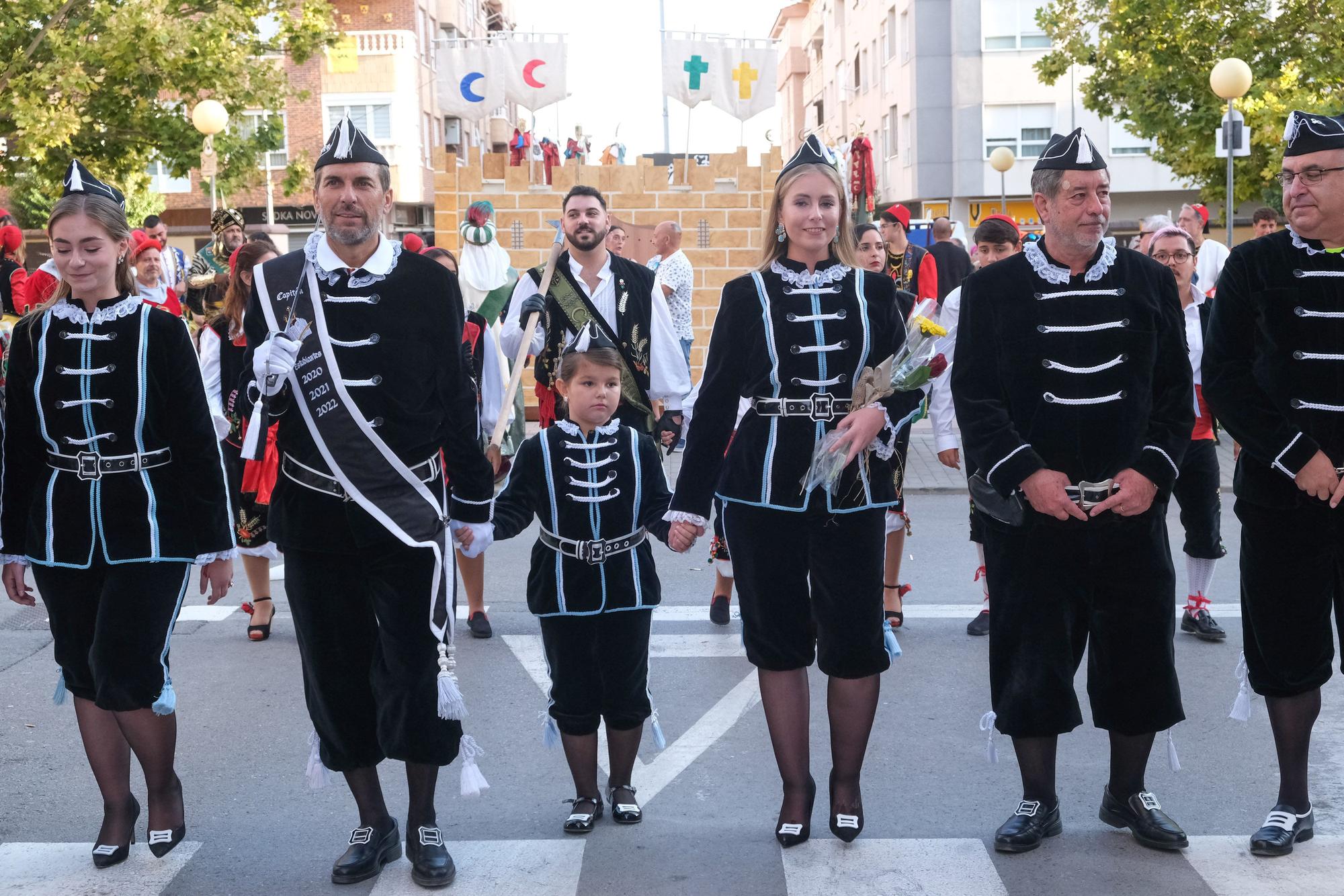 Así ha sido el desfile conmemorativo del 200 aniversario de los Moros Viejos de Petrer