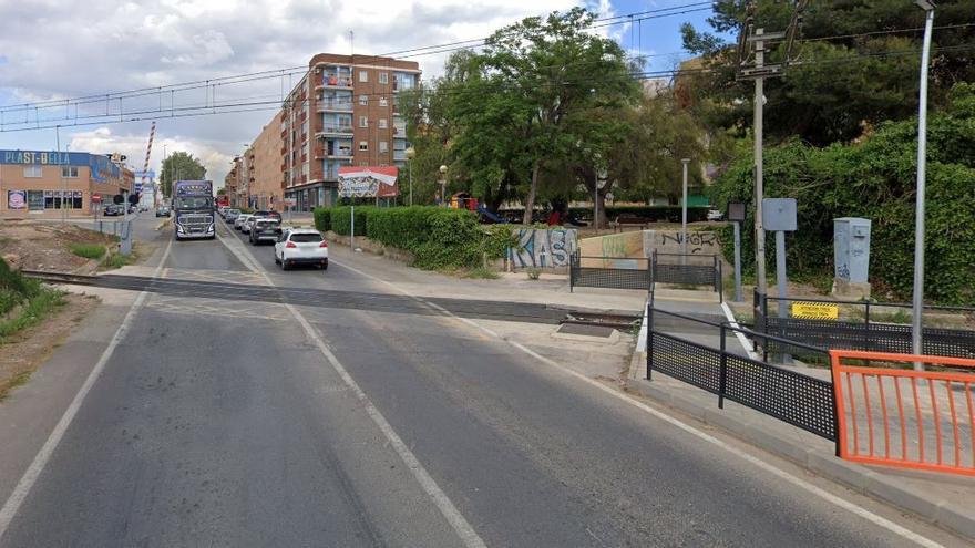 Foios y Meliana se enfrentan por el paso a nivel del metro