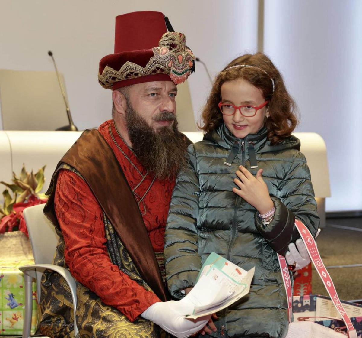 Leyre charla con Aliatar después de darle su carta y la de sus hermanos.