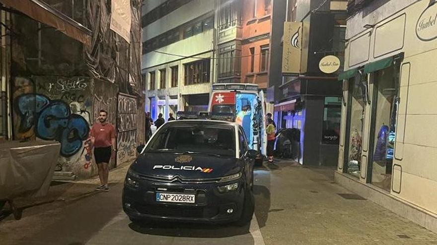 Dos detenidos en Gijón por agredir ebrios a una joven que intentaba ayudarlos