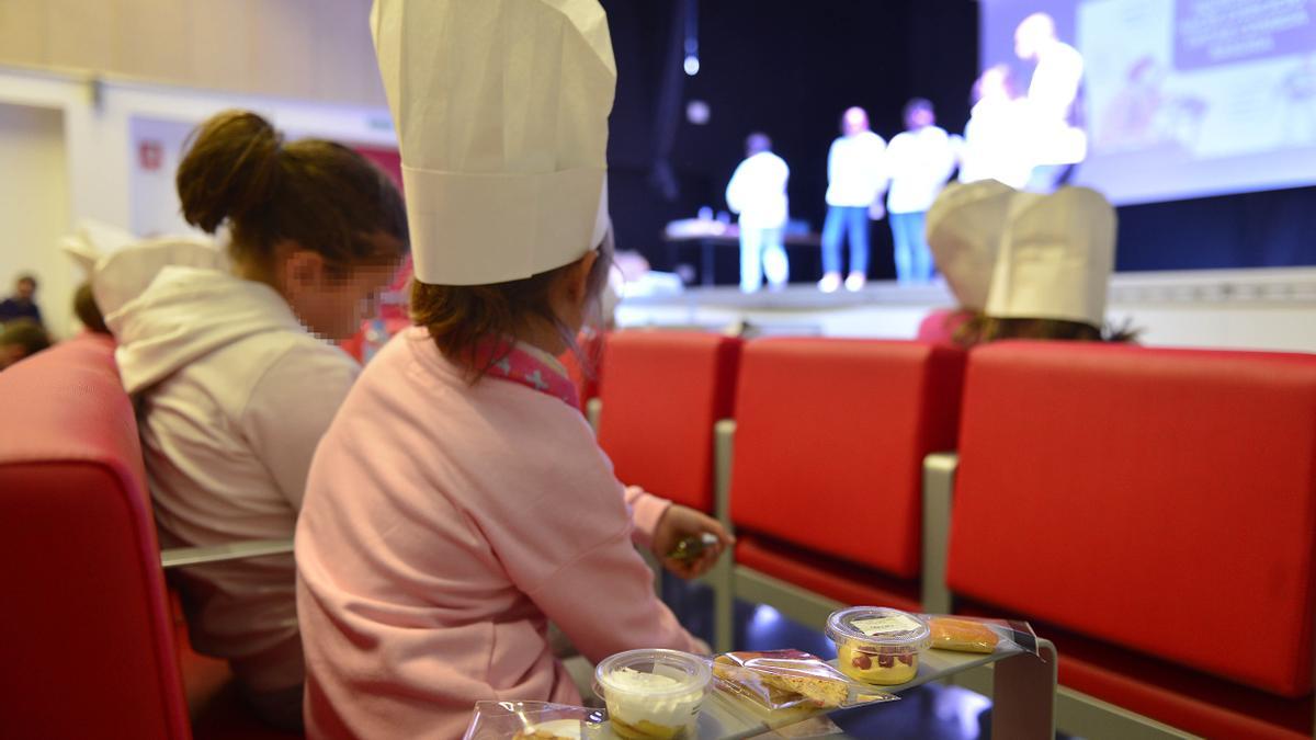 Una actividad de cocineros de Eurotoques en Elche para enseñar a los niños a comer bien