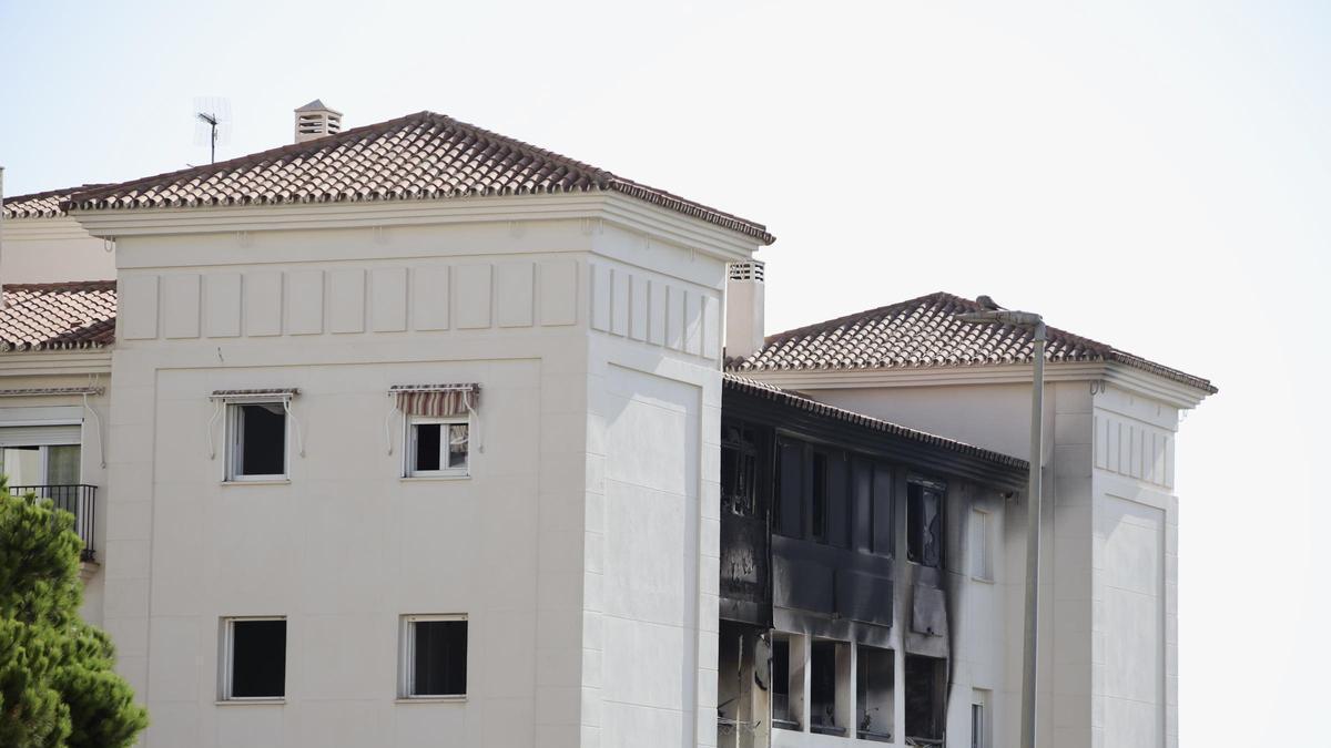 Mueren dos niños de 10 y 15 años en un grave incendio de Benalmádena