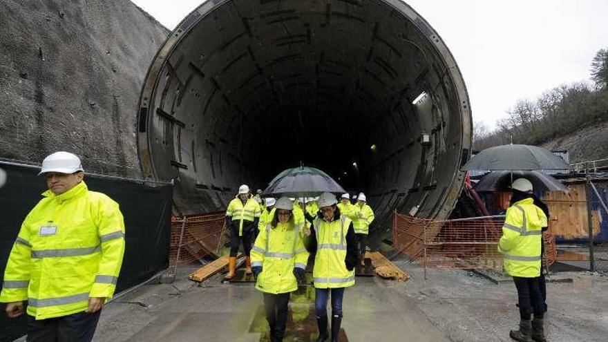 Extremo del tubo derecho, rematado en falso túnel. // Brais Lorenzo