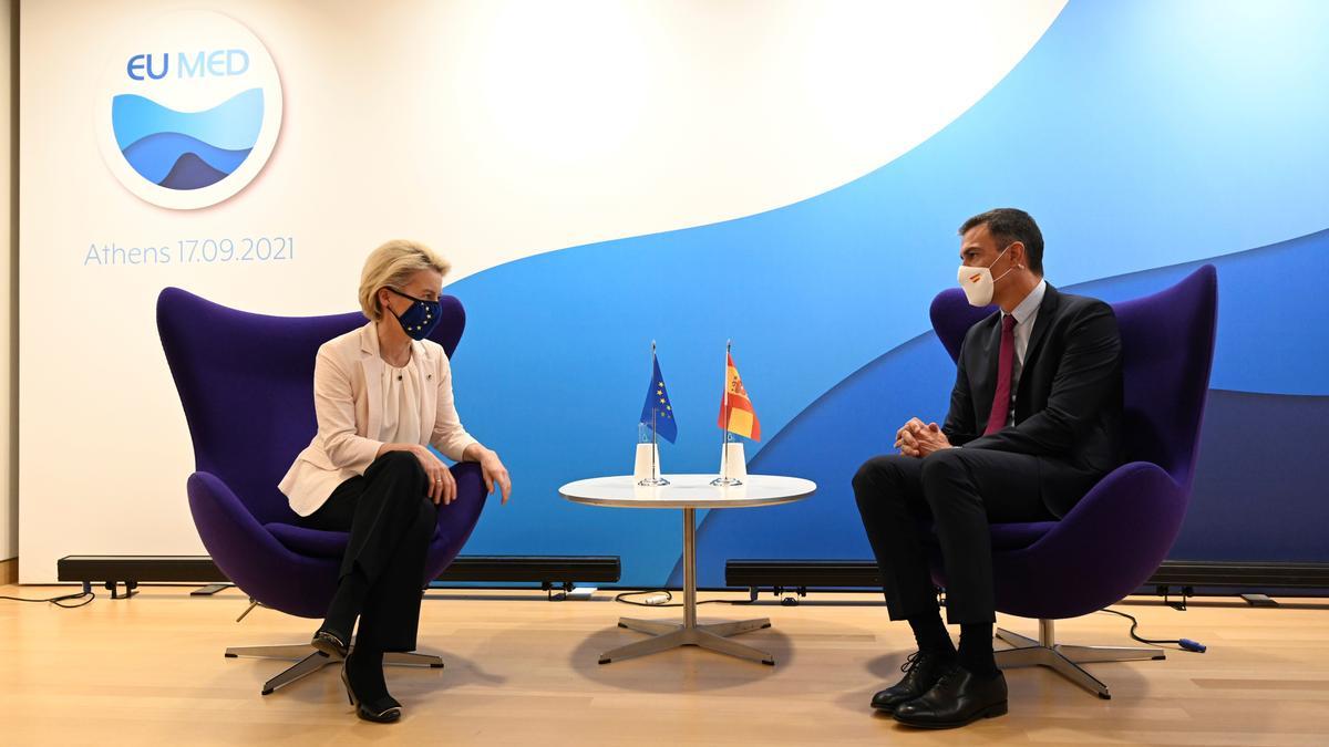 Sánchez junto a Ursula Von der Leyen.