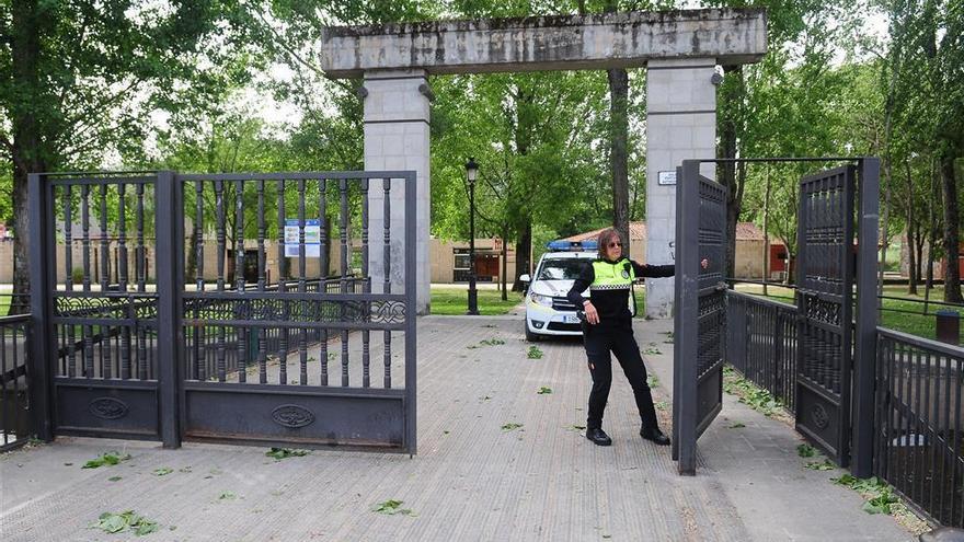 El Ayuntamiento de Plasencia cierra los parques debido a la alerta por fuertes vientos