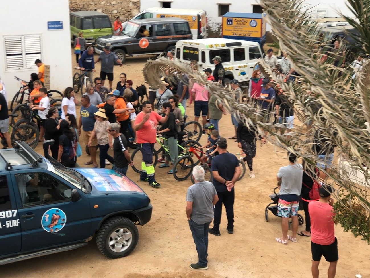 Manifestación en La Graciosa en contra del cierre del acceso a playa La Lambra