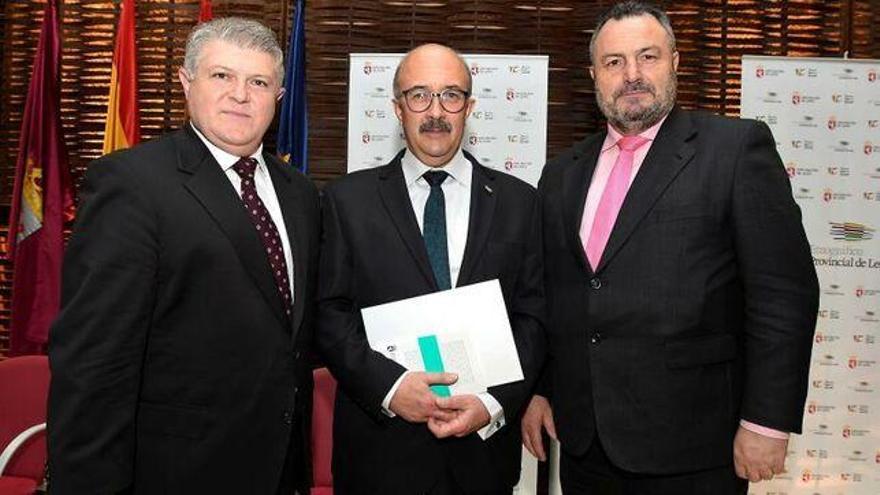 El calasparreño Pedro Antonio Martínez se alza con la Bienal de Poesía Provincial de León