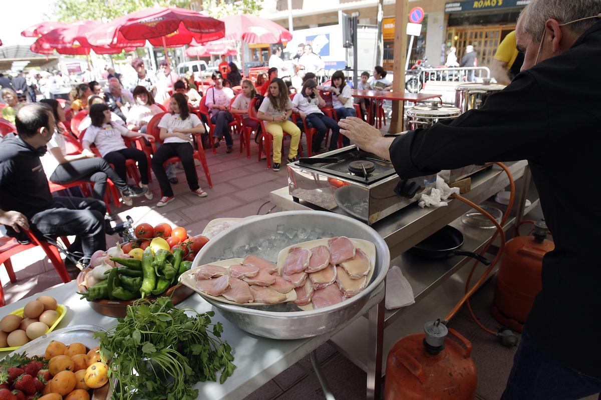 Una feria gastronómica en Santa Coloma de Gramenet, en una fotografía de archivo. Una feria gastronómica en Santa Coloma de Gramenet, en una fotografía de archivo.