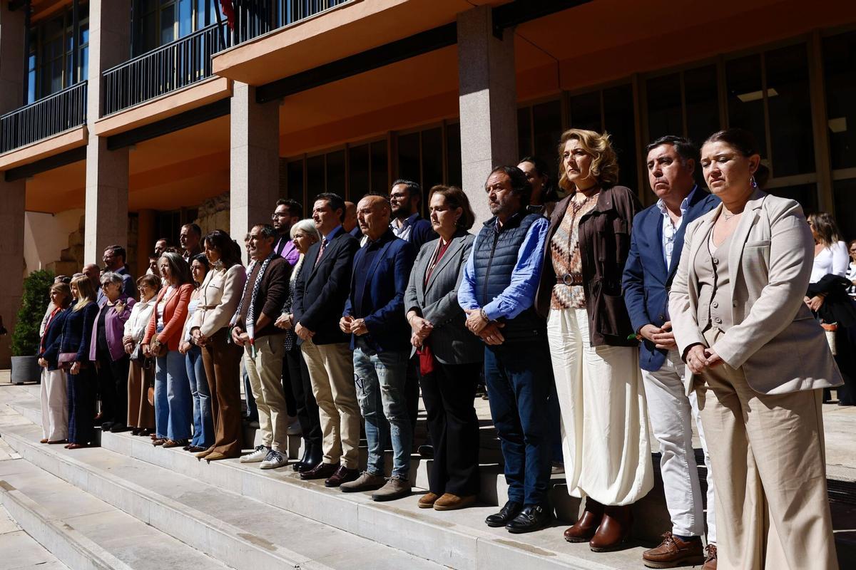 Minuto de silencio en el Ayuntamiento de Córdoba.