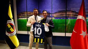 Dusan Tadic, durante su presentación como nuevo jugador del Fenerbahçe