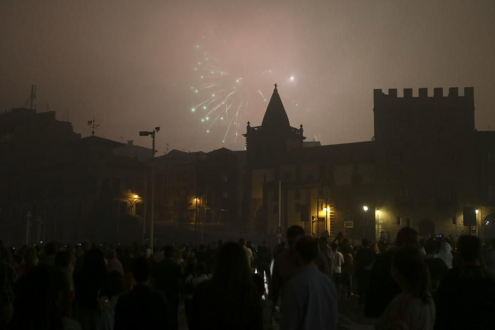 La noche de los fuegos en la Semana Grande de Gijón