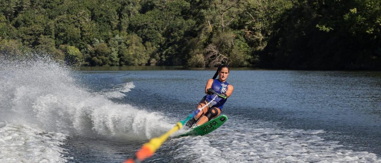 Silvia Pequeño, durante la disputa del Campeonato Ibérico de la Semana Abanca en Cortegada.