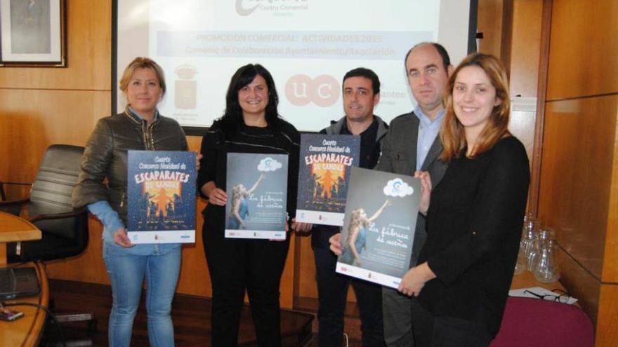 De izquierda a derecha, Paula Riesgo, Amelia Álvarez, Gabriel Rodríguez, David Argüelles y Paula Cuervo, en la presentación de la campaña en el salón de plenos.