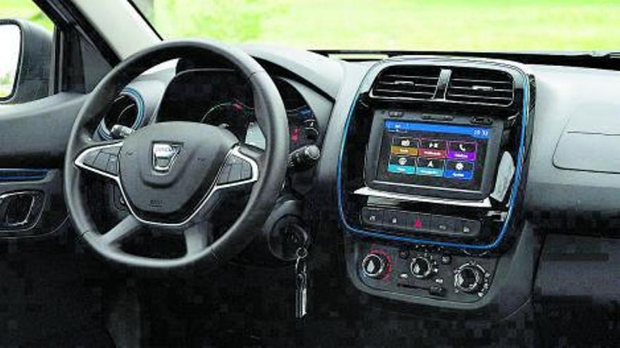 Interior  | La instrumentación cuenta con una pantalla de 3,5 pulgadas, y el sistema de navegación recurre a una de 7 pulgadas con conectividad Apple Car Play y Android Auto. Dacia