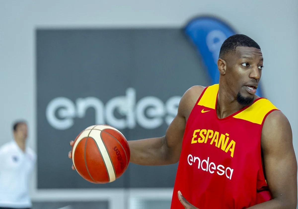 Yankuba Sima en un entrenamiento de la Selección Española.