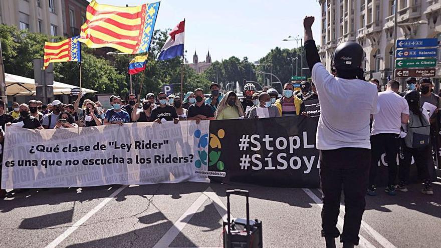 La protesta celebrada ayer frente al Congreso. | EDUARDO PARRA / E. PRESS