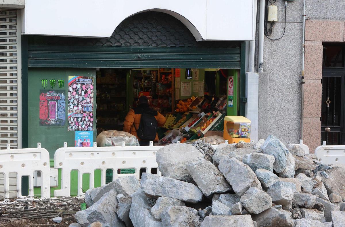 Las obras en la avenida de Os Mallos continúan un año después del inicio de los trabajos