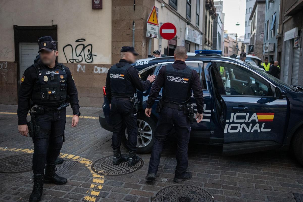 Registro y detenciones en un club cannábico de Santa Cruz