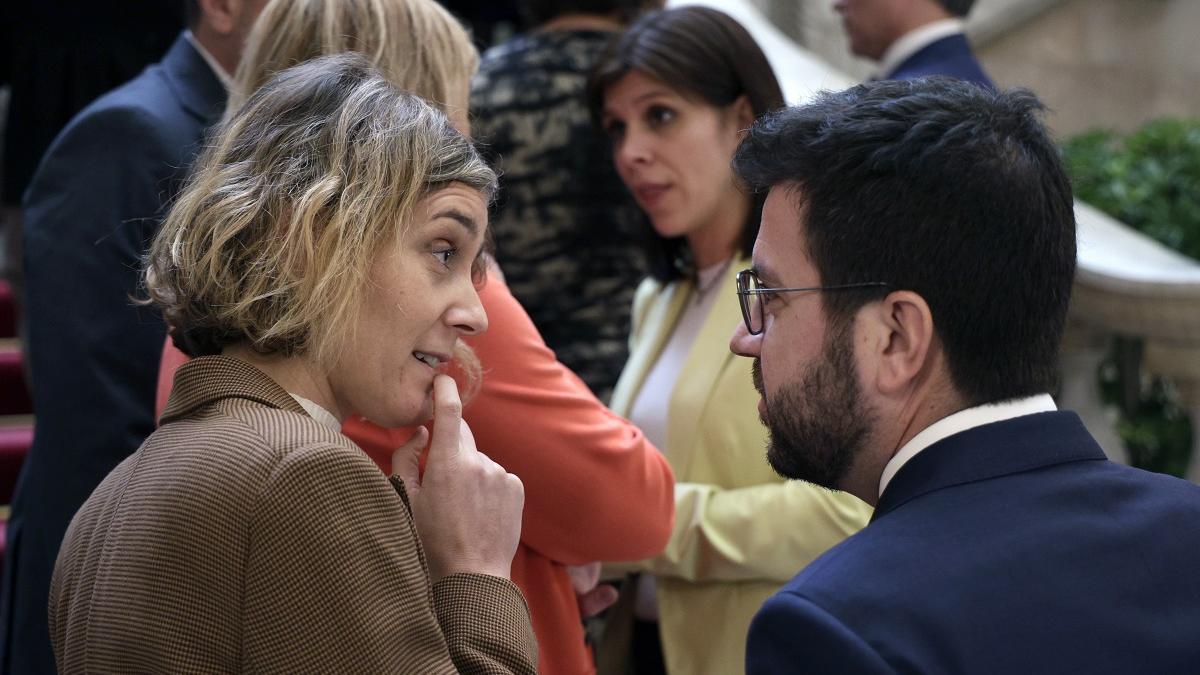 El president de la Generalitat, Pere Aragonès, con la líder de los Comuns en el Parlament, Jéssica Albiach