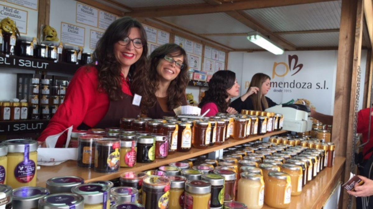 El municipio de Montroi acoge, desde hace 25 años, la Feria de la Miel (Fivamel).