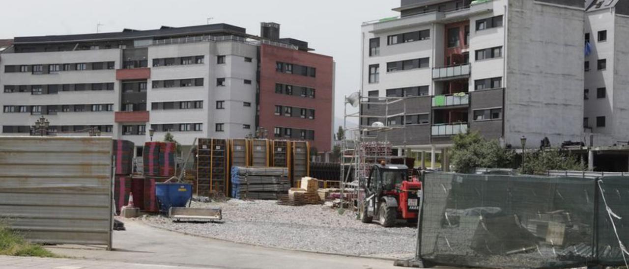 Bloque de pisos en construcción en Prado de la Vega. |