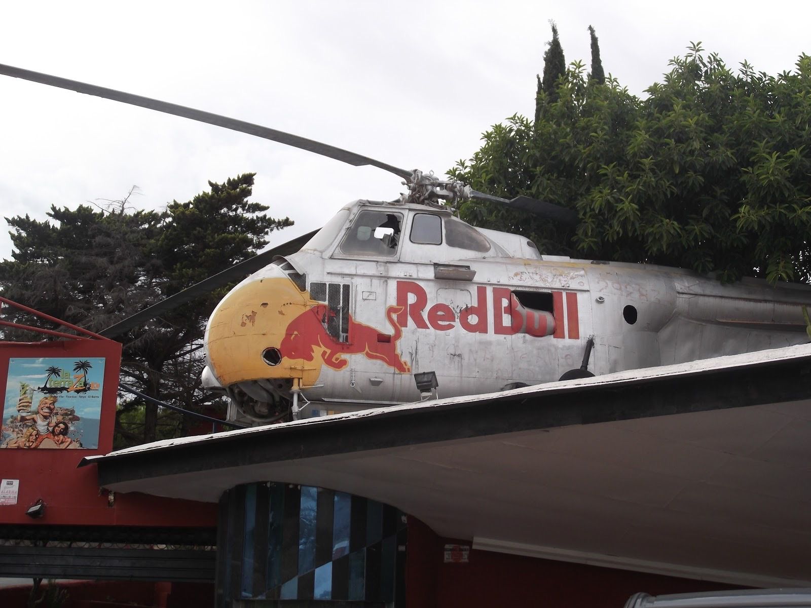 Un vagón de tren de mercancías y un helicóptero: alojamientos insólitos en Casas Altas