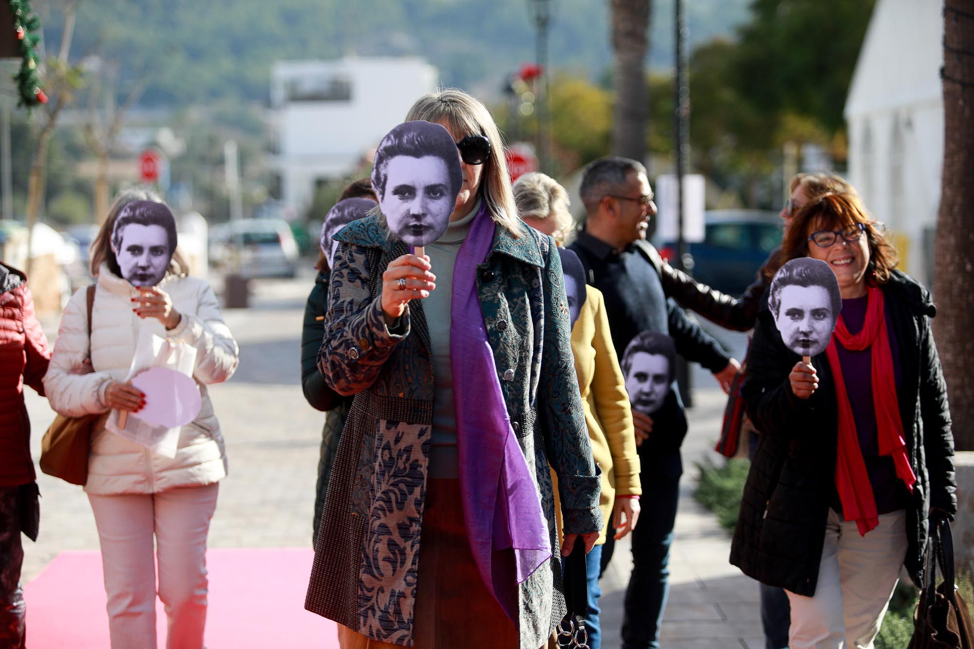 Protesta feminista a las puertas del Ayuntamiento de Sant Josep