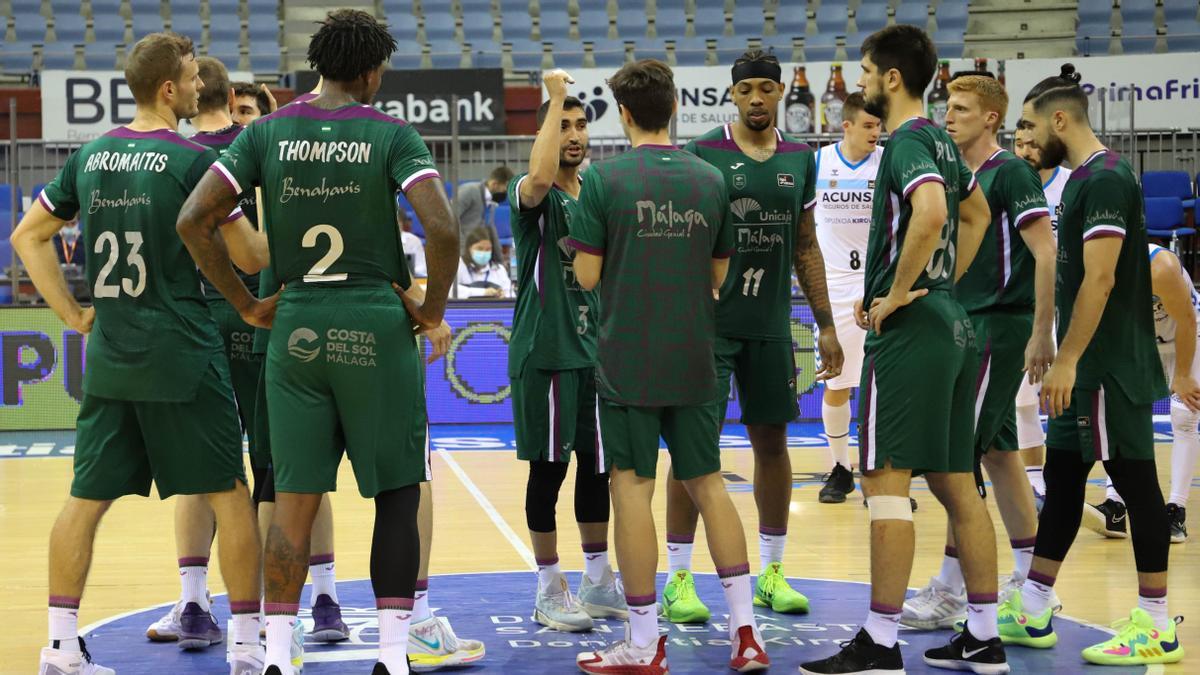 Parte de la plantilla 20/21 del Unicaja en un partido ante el Acunsa GBC