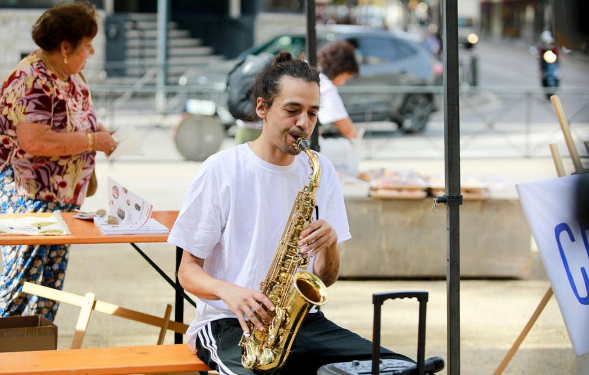 Un saxofonista intervino en el evento. | TONI ESCOBAR