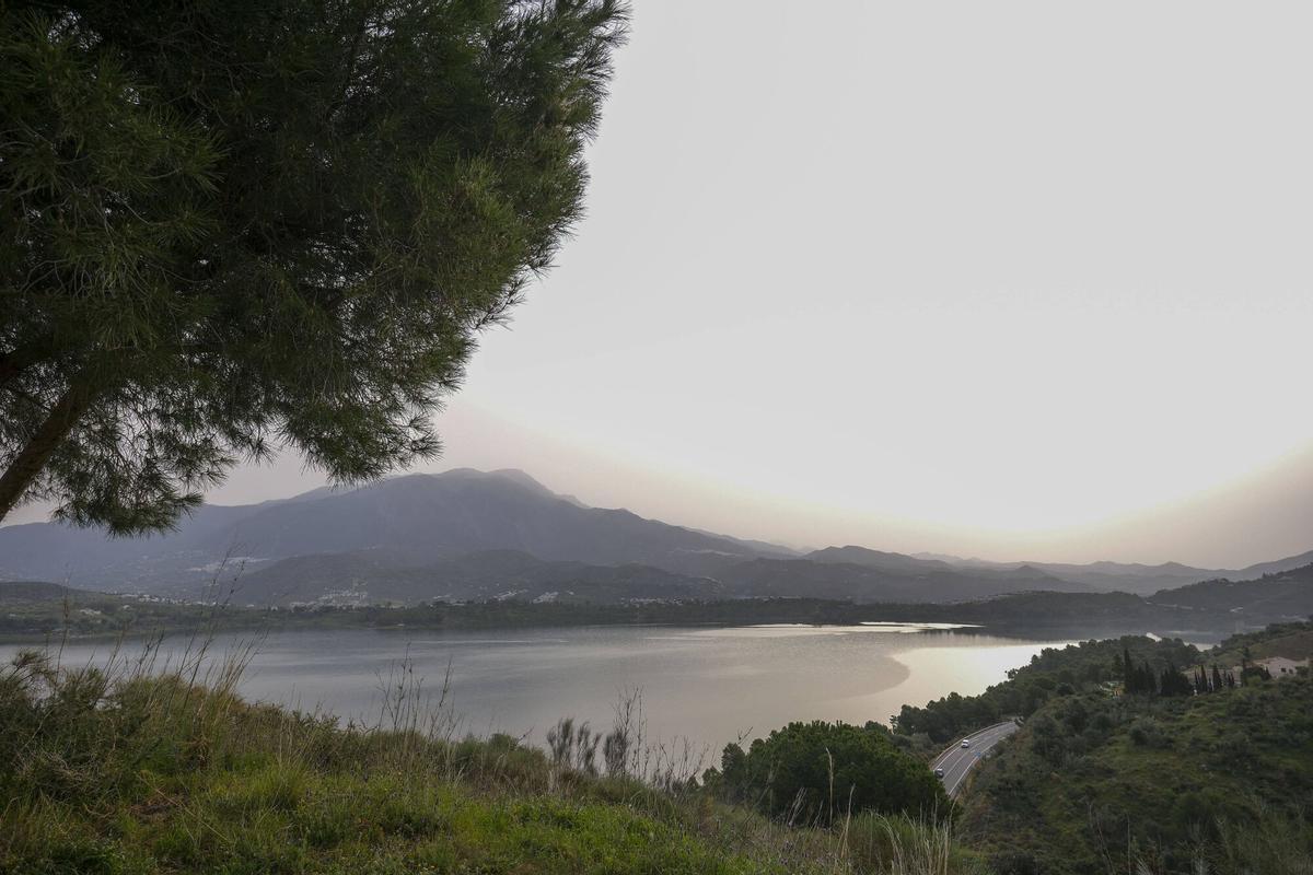 Desembalse de La Viñuela Desembalse de La Viñuela