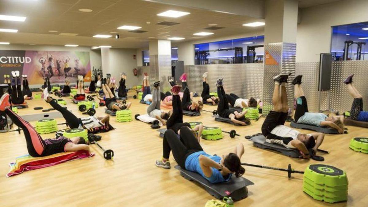 Entrenamiento en una de las numerosas salas de Megasport