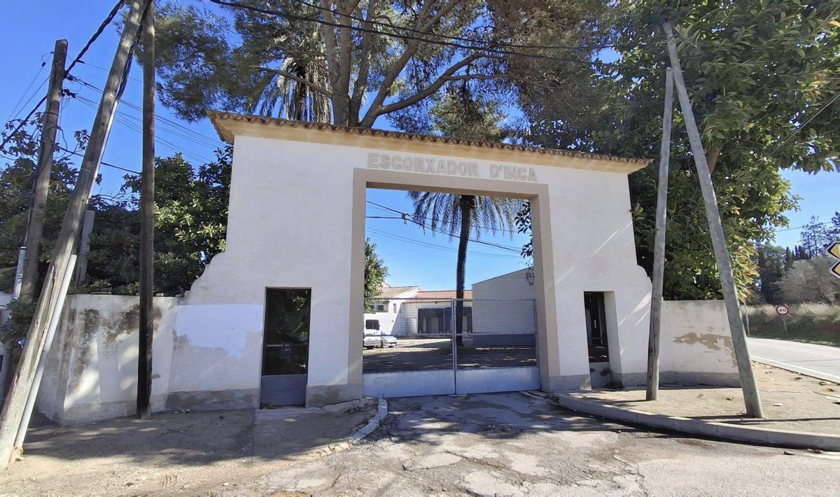 Rund 250 Hühner werden jede Woche im Schlachthof von Inca getötet. | FOTO: SCHIRMER