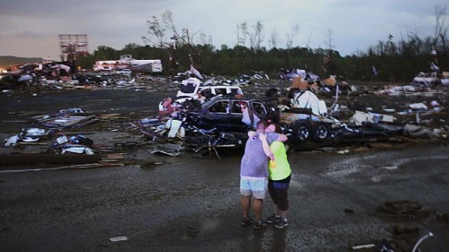 Los tornados dejan al menos doce muertos en EEUU