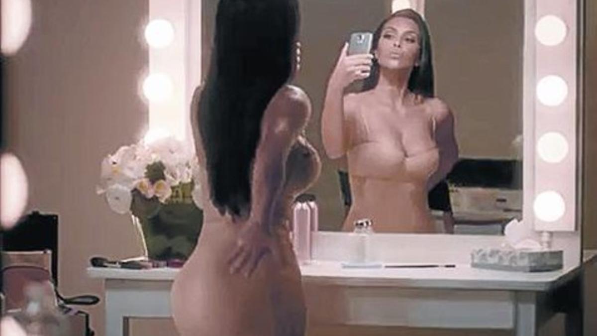 Kardashian se ríe de su afición por los selfis_MEDIA_1