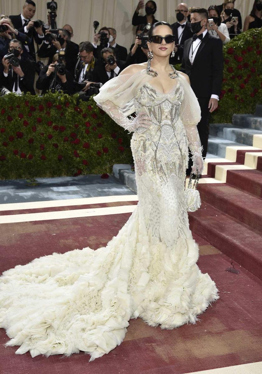 Rosalía con vestido tipo sirena de Givenchy
