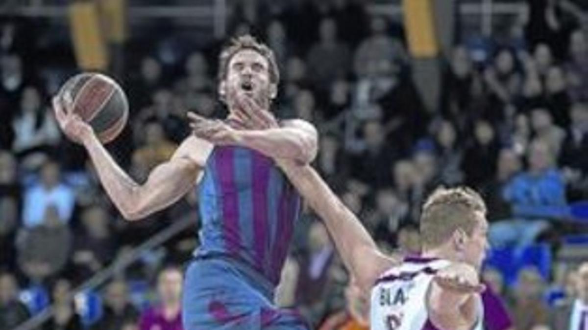 Blazic comete personal sobre Huertas, anoche, en el Palau.