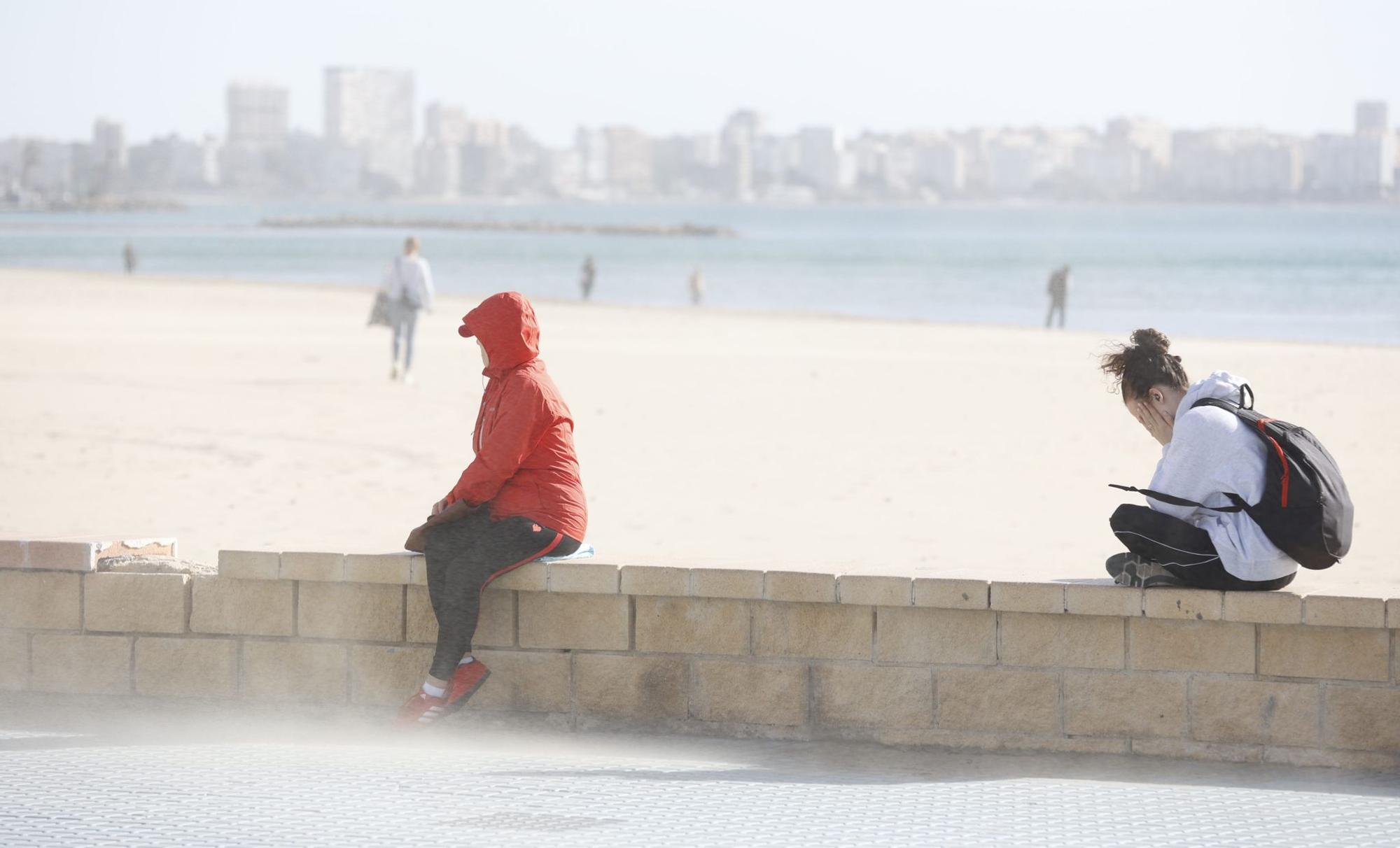 El fin de semana llega a Alicante con rachas de viento y subida de las temperaturas