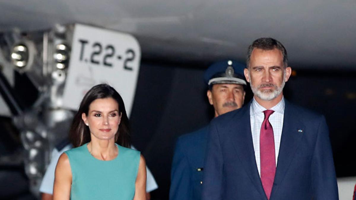 El look de Letizia Ortiz en su llegada a Argentina, al detalle