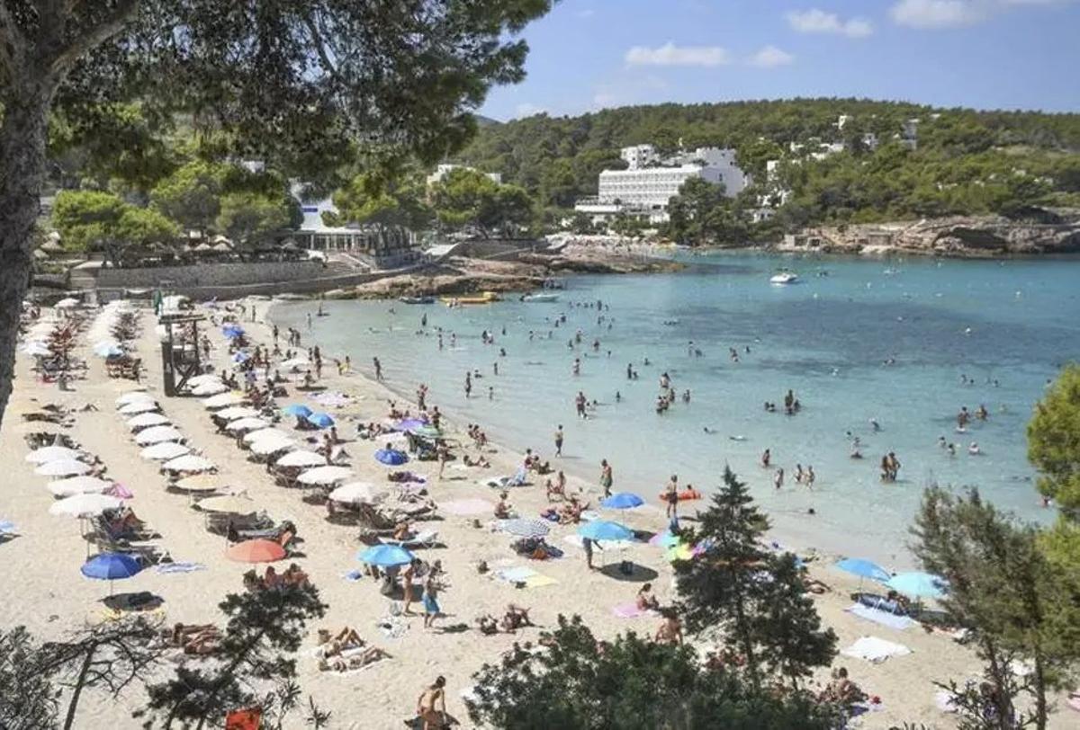 Portinatx durante la temporada turística.