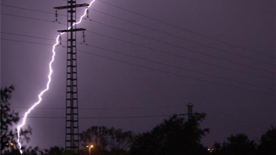 Alerta amarilla por rayos y granizo en el interior de Castellón