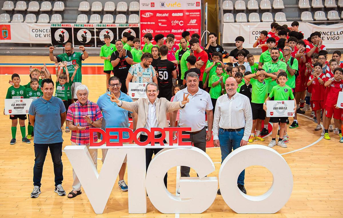 Trofeos del torneo Vigo Cup de fútbol sala