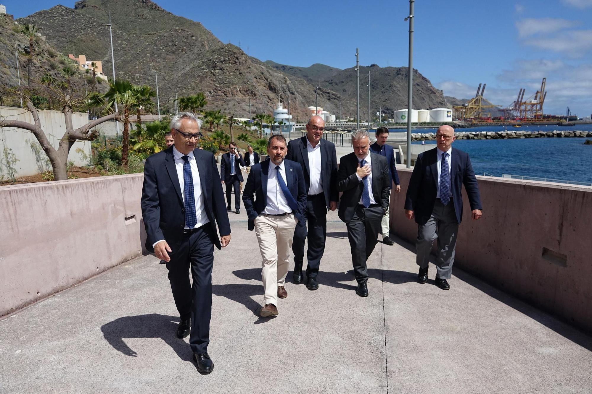 Visita del ministro Ángel Víctor Torres al Puerto de Santa Cruz