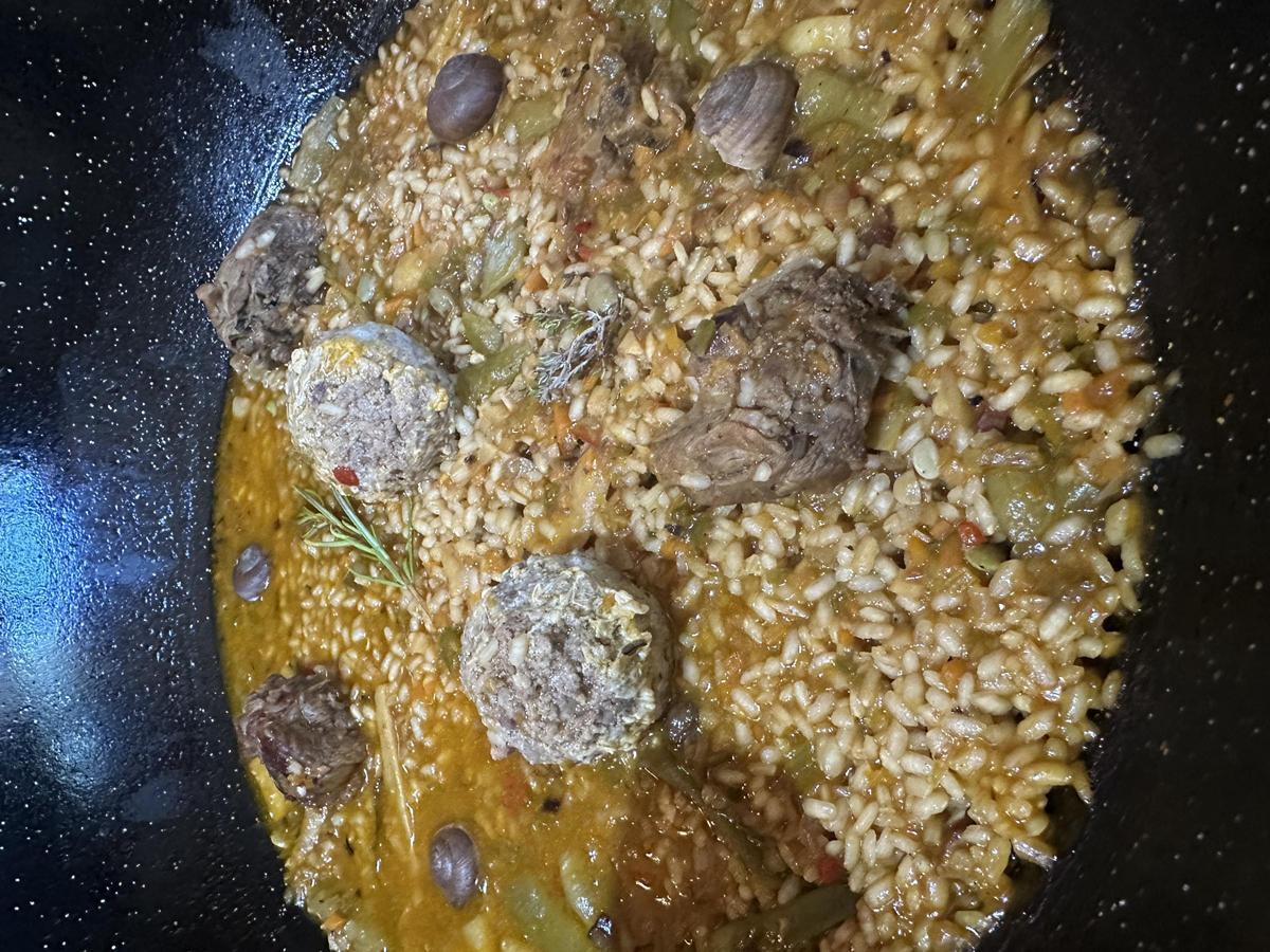 Arroz variedad Senia con pato y albóndigas