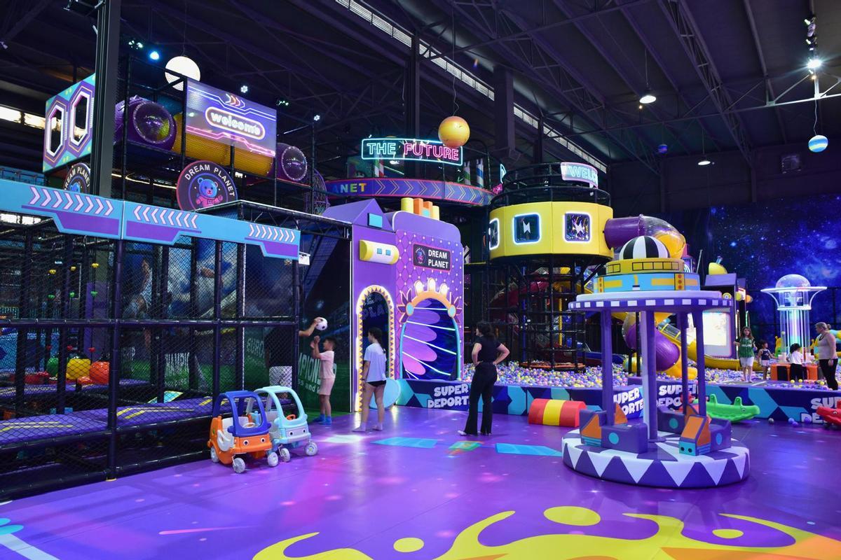 Fotogalería | Así es Dream Planet, el nuevo 'parque de atracciones' de Badajoz