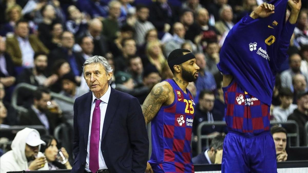 Pesic, y los jugadores del Barça, Delaney y Davies, en un reciente encuentro del Barça