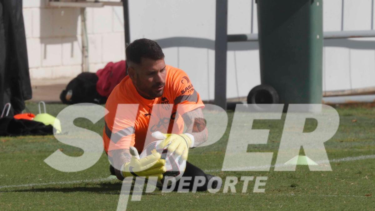 Iago Herrerín, ejercitándose en la Ciudad Deportiva de Paterna.